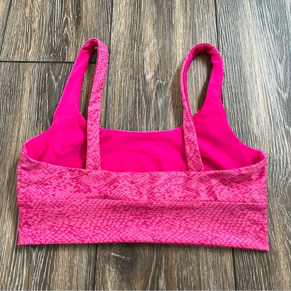 Beach Riot sport hot pink shimmer snake print sports bra - Picture 2 of 5